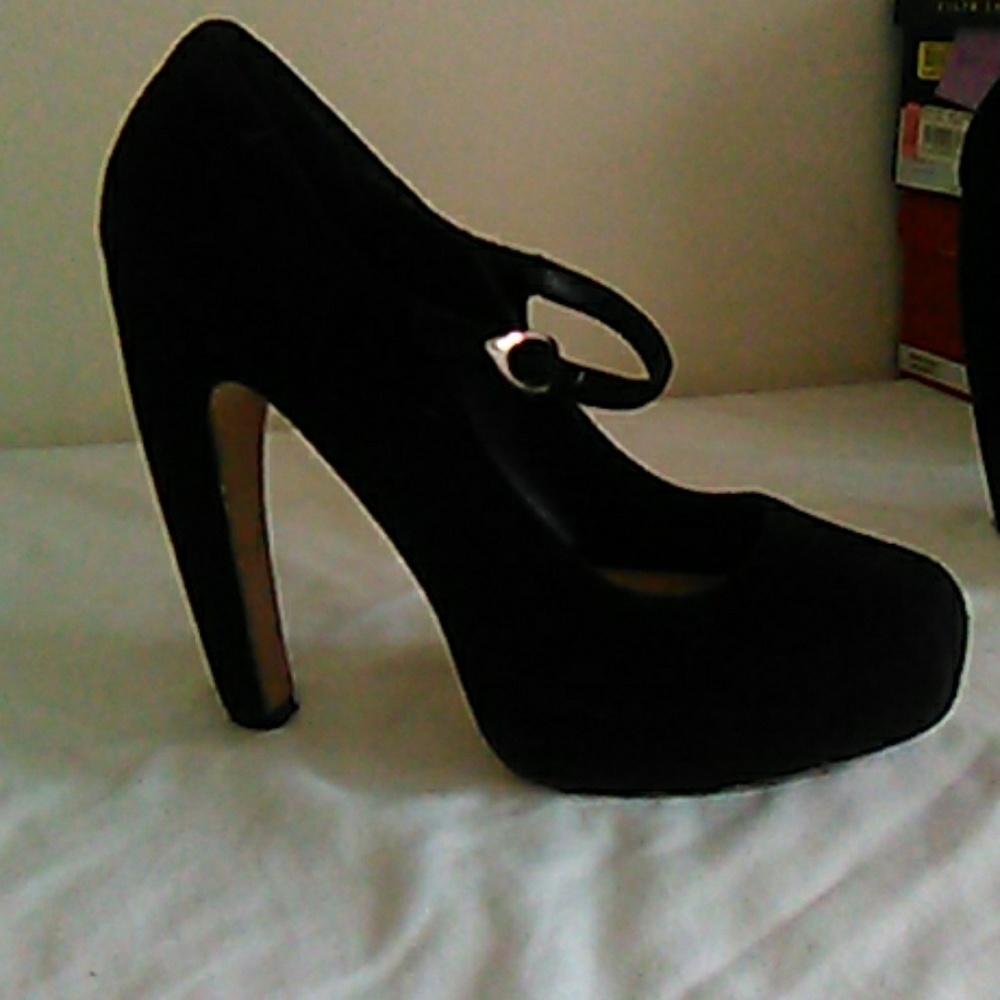 Dolce vita black suede heel